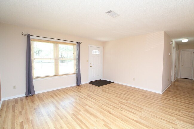 Foto del edificio - Milton Home with Modern Kitchen, Open Livi...