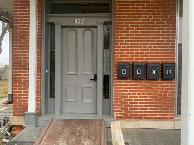 Building Photo - 823 N 5th St