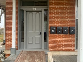 Building Photo - 823 N 5th St