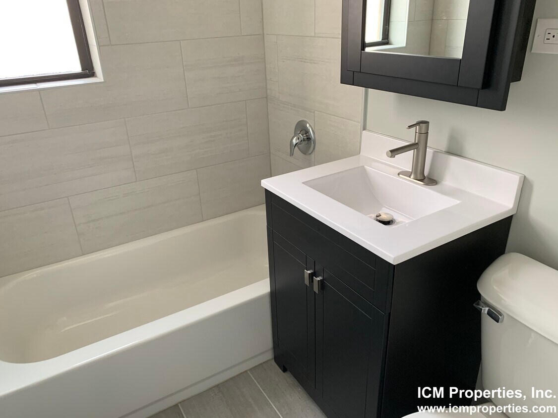 Foto principal - 3620 N Marshfield Ave