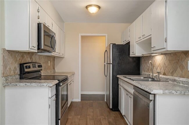 Foto del edificio - 1225 Laurel Hill Dr