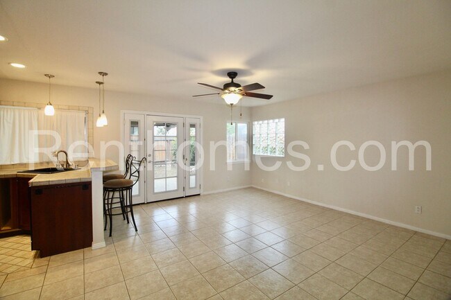 Foto del edificio - 8959 Canis Ln