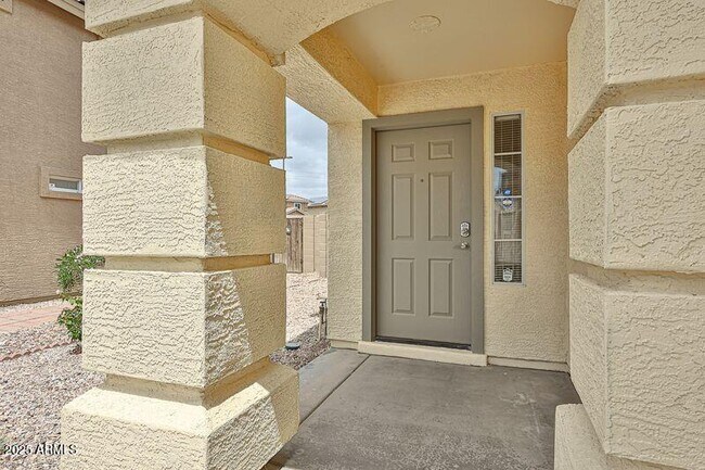 Building Photo - 22664 W Solano Dr