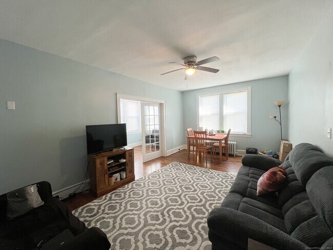 Foto del edificio - 793 Milford Point Rd