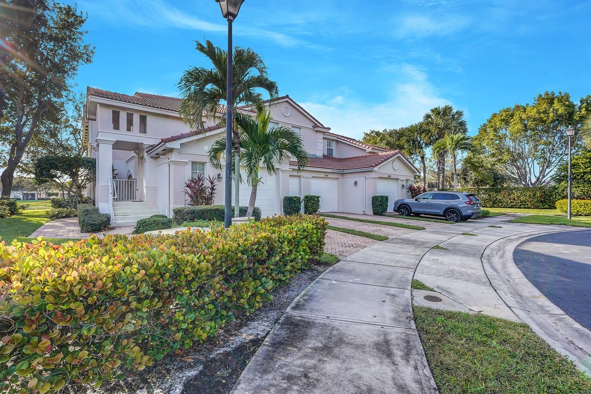 Foto principal - 2087 Wingate Bend