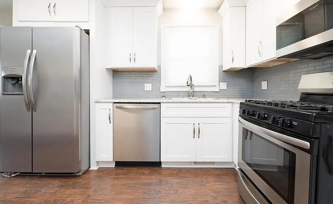 Building Photo - 2705 Redford Dr