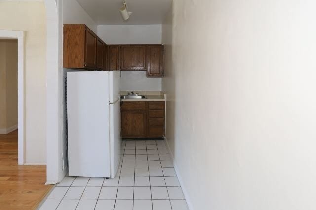 Building Photo - 516 W Melrose St