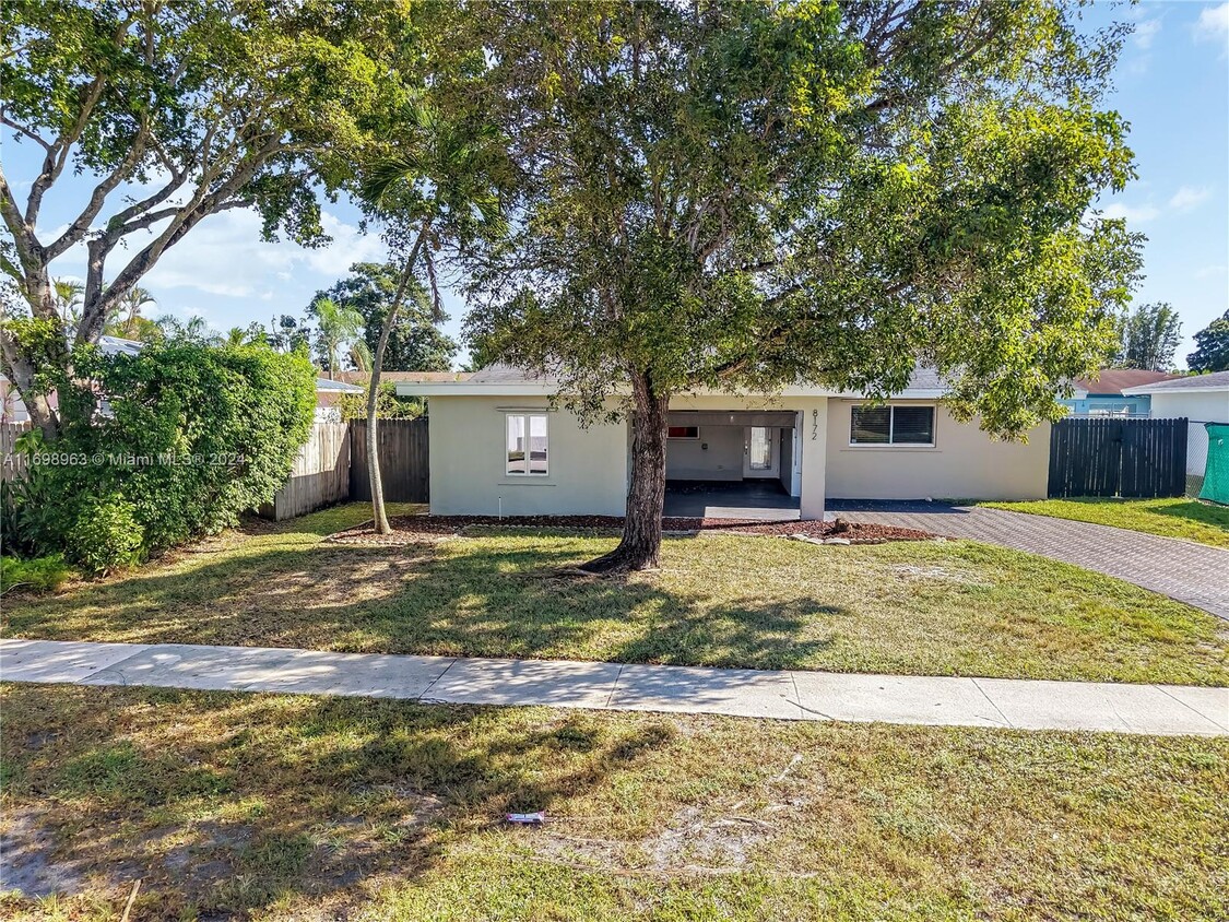 Foto principal - 8172 NW 67th Ave