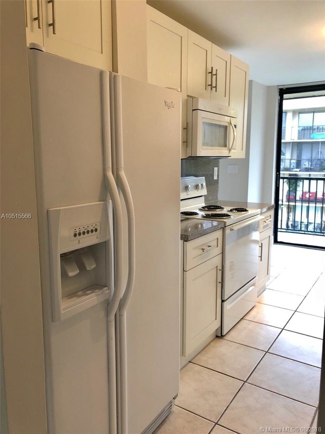 Building Photo - 3590 Blue Lake Dr