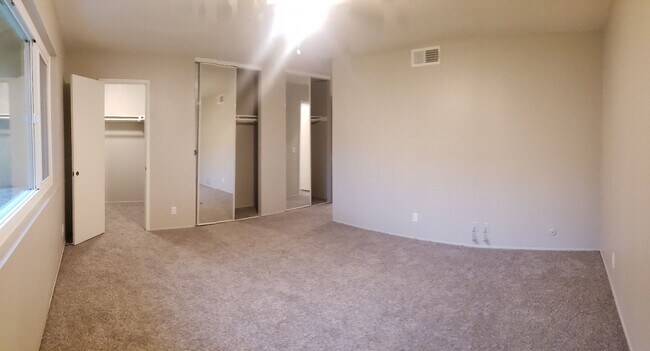 Foto del edificio - Bright & Updated Townhome for Rent in Santee