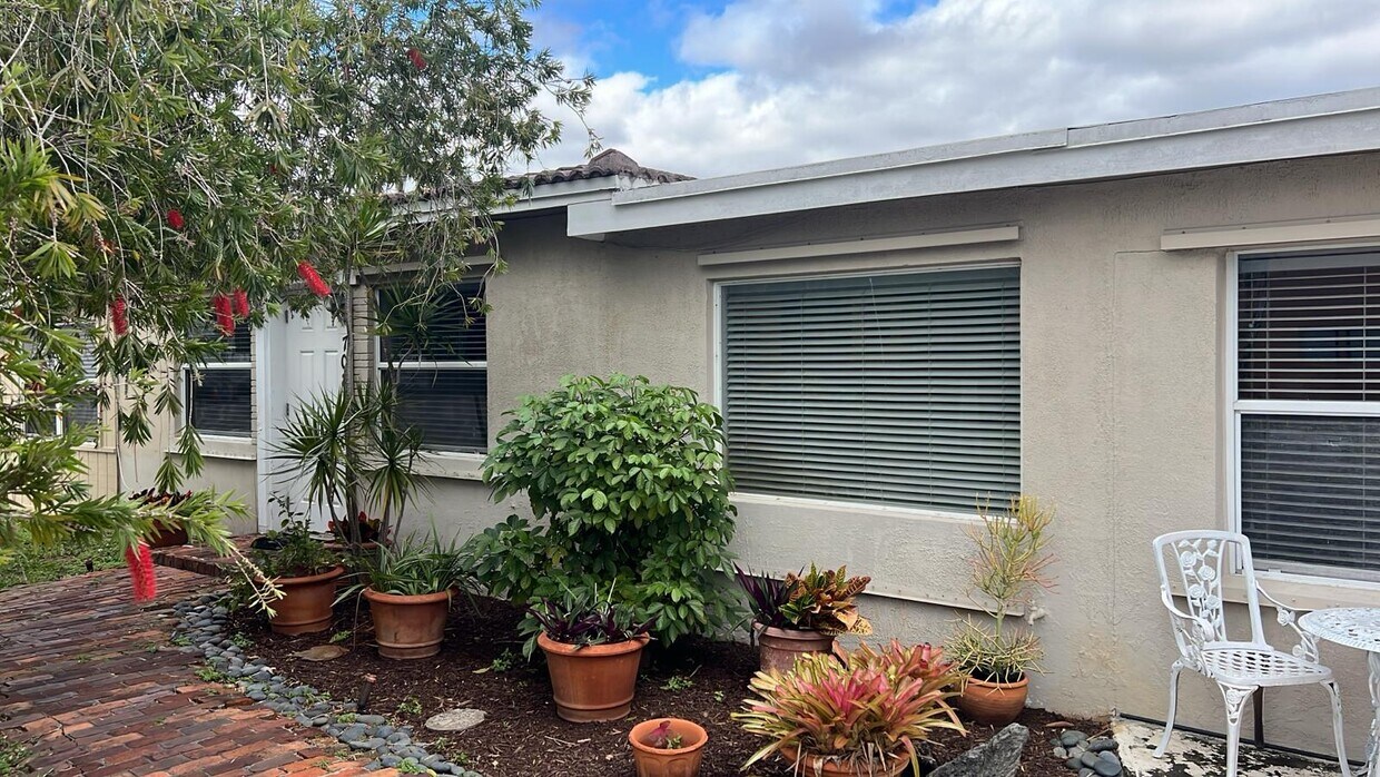 Foto principal - 708 SW 12th St