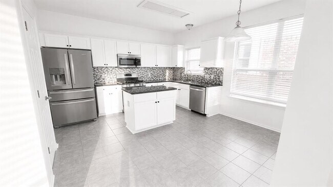 Building Photo - 10528 Dunham Forest Rd