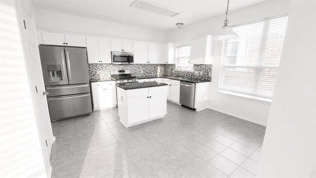 Foto del edificio - 10528 Dunham Forest Rd