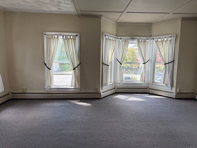 Living Room - 22 Middle St