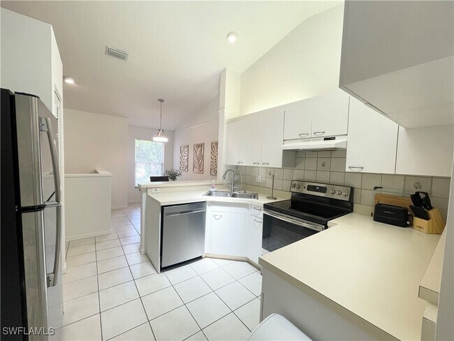 Foto del edificio - 341 Emerald Bay Cir