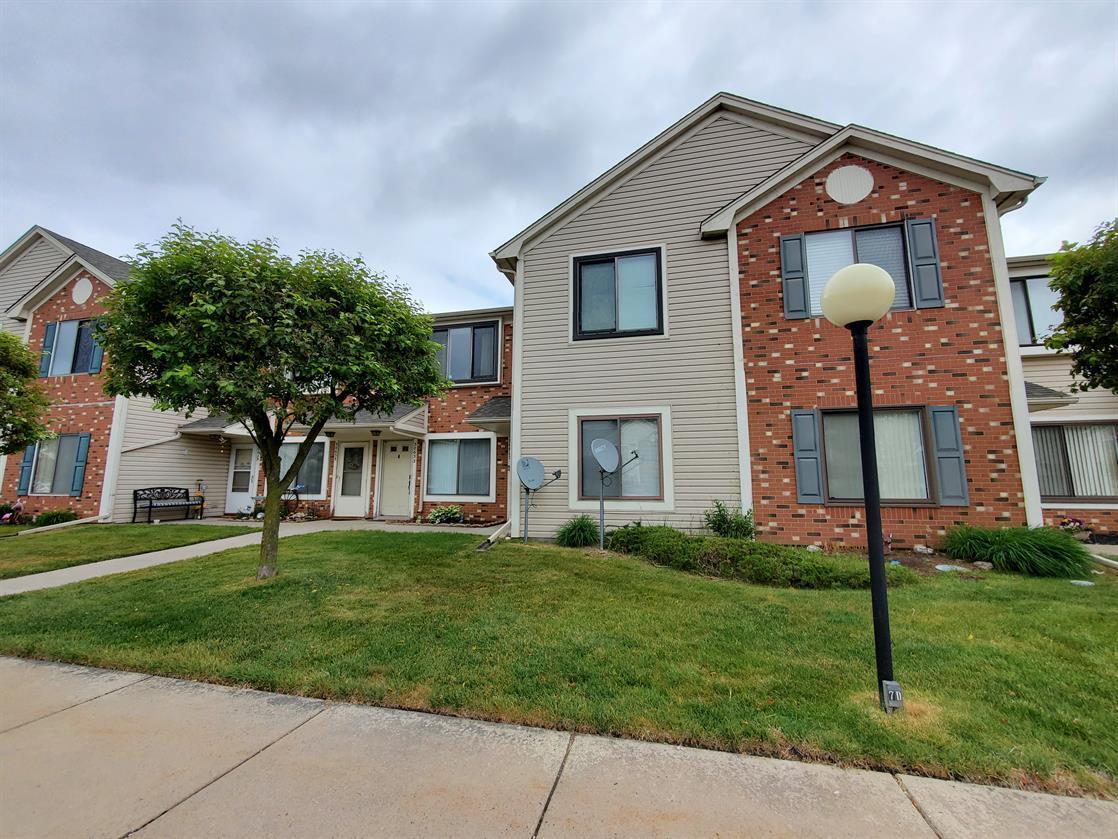 Foto principal - Updated 2 Bedroom, 2 Full Bathroom Ranch 1...