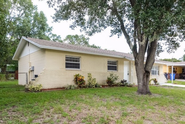 Building Photo - 7012 Allview Dr