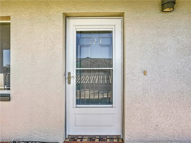 Building Photo - 9900 Sunset Cove Ln