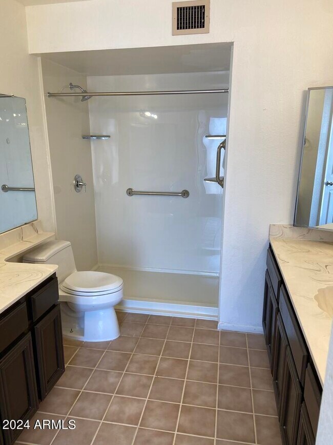 Foto del edificio - 1202 E Meadow Ln