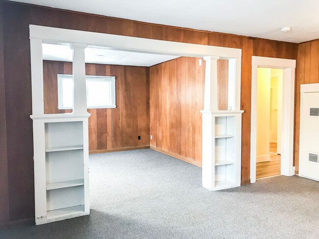 Building Photo - 917/ 917.5 West A St