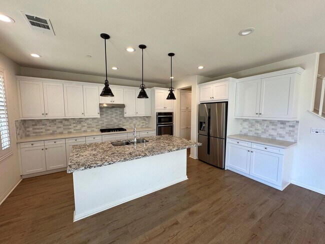 Foto del edificio - 4 Bed + 3 Bath Solana Heights Home with Ocean & Island Views