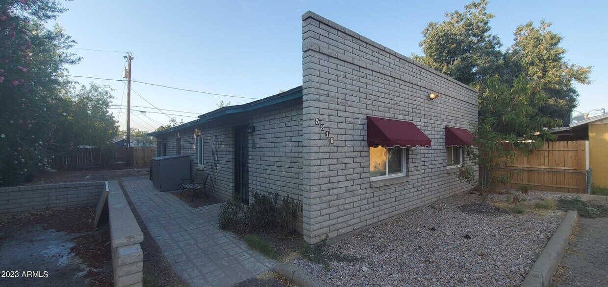 Primary Photo - 5816 West Myrtle Ave