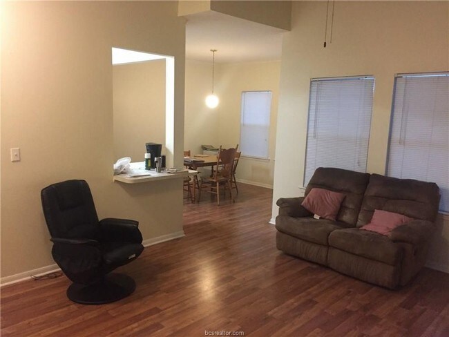 Foto del edificio - 1219 Canyon Creek Cir