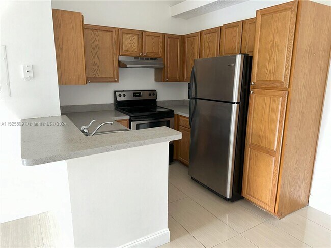 Foto del edificio - 901 Lyons Rd