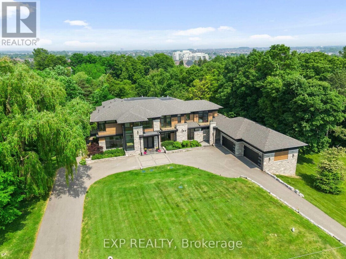 Primary Photo - 8 Cachet Pkwy