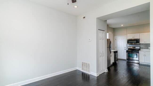 Foto del edificio - 2049 W Coulter St