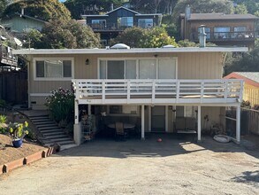 Building Photo - 611 Clubhouse Dr