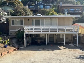 Building Photo - 611 Clubhouse Dr