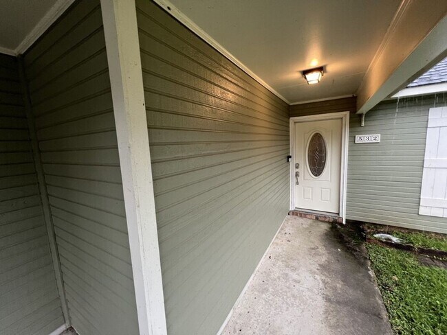 Foto del edificio - Must See!  Trendy 3 bedroom, 2 bath home i...