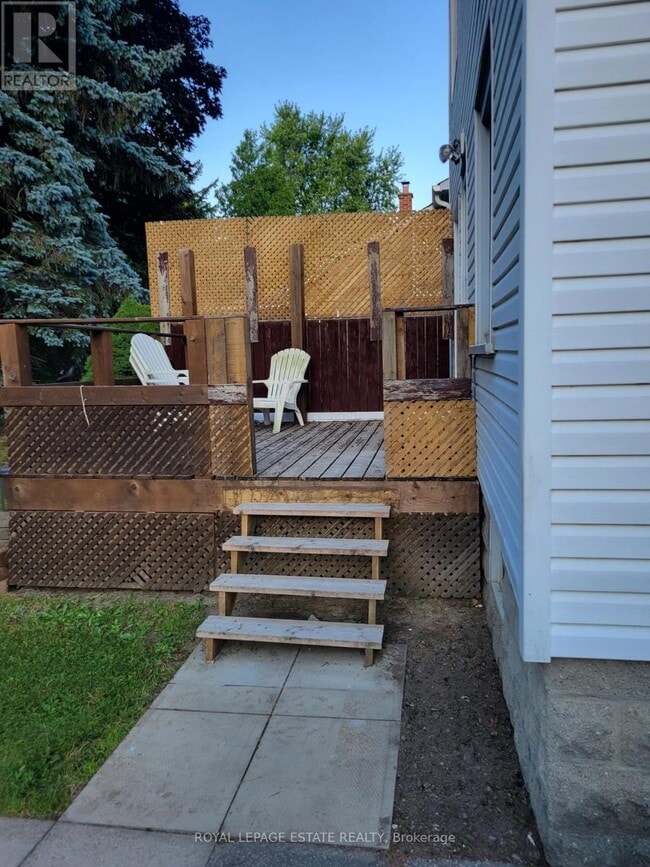 Building Photo - 13 Pinegrove Ave