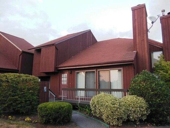 Building Photo - 2 Bedroom  2.5 Bath Townhome in Hillsborough