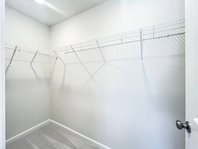 Building Photo - 1988 Rosedale Rdg Ave