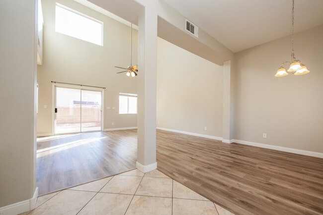 Foto del edificio - 4034 Warren Rock St