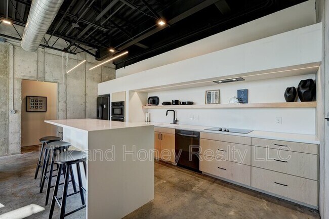 Foto del edificio - 631 W California Ave