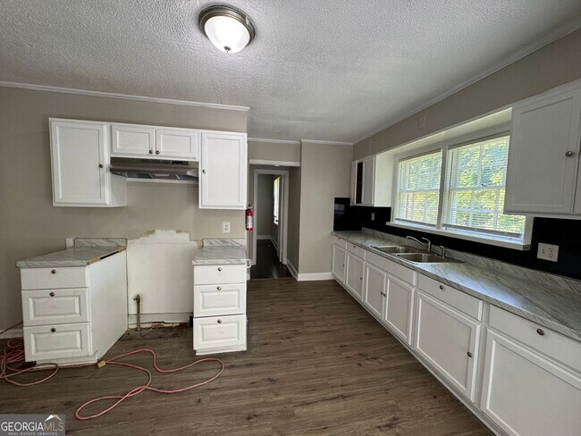 Building Photo - 1580 Childress Dr SW