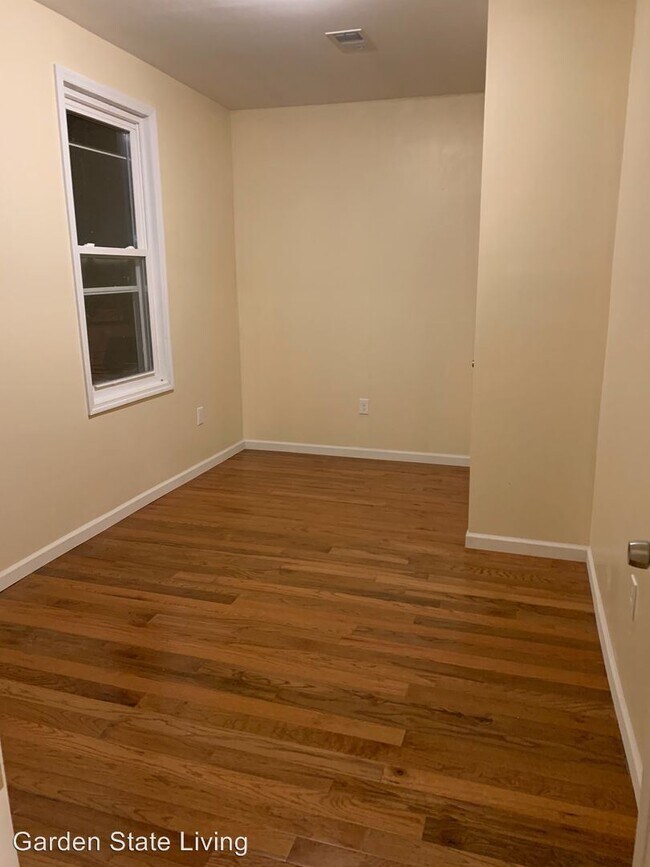 Foto del edificio - 635-637 S 12th St