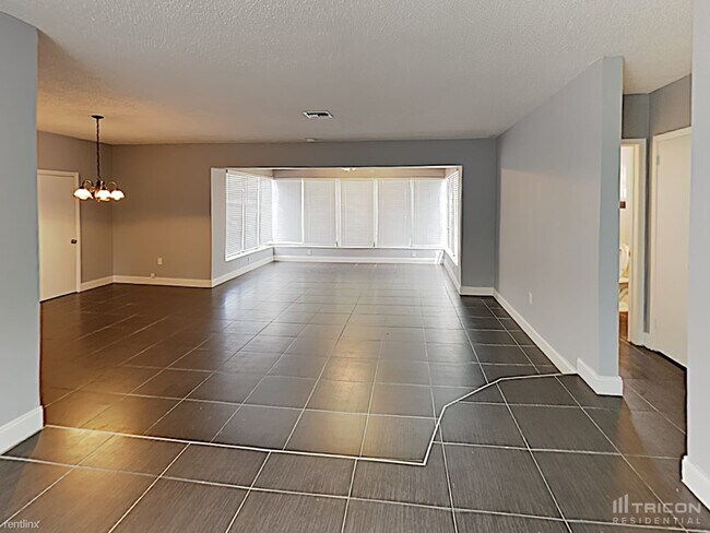 Foto del edificio - 851 NW 167th Terrace