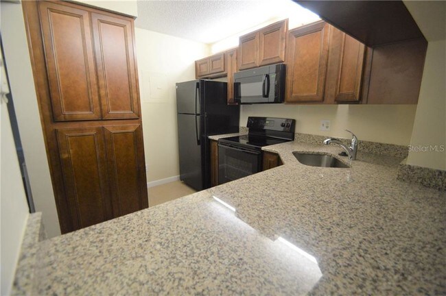 Building Photo - 1613 S Pine Ridge Cir