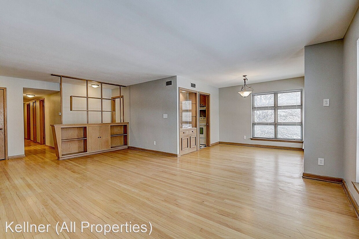 Foto principal - 4802-4812 W Wells St