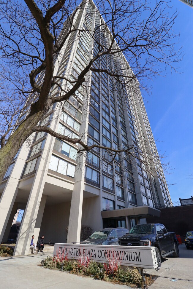 Building Photo - 5455 N Sheridan Rd