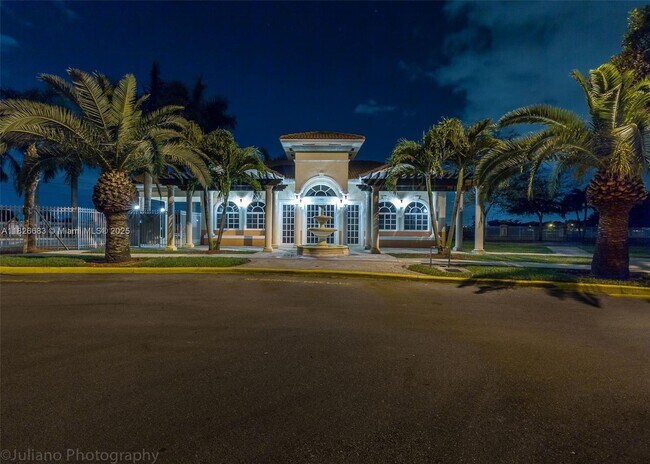 Foto del edificio - 17920 NW 74th Ct