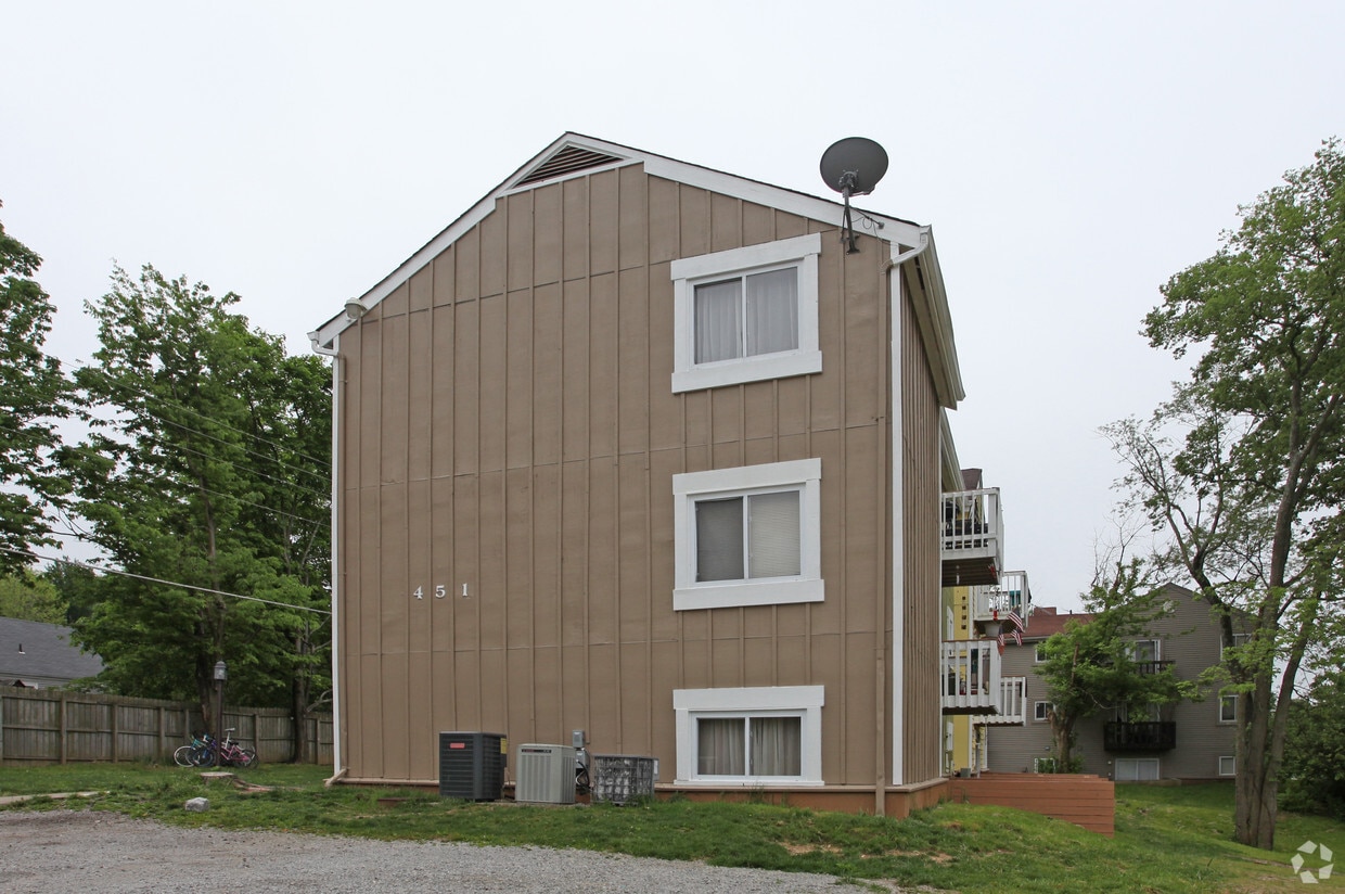 Building Photo - 451 Yarrabee Ter