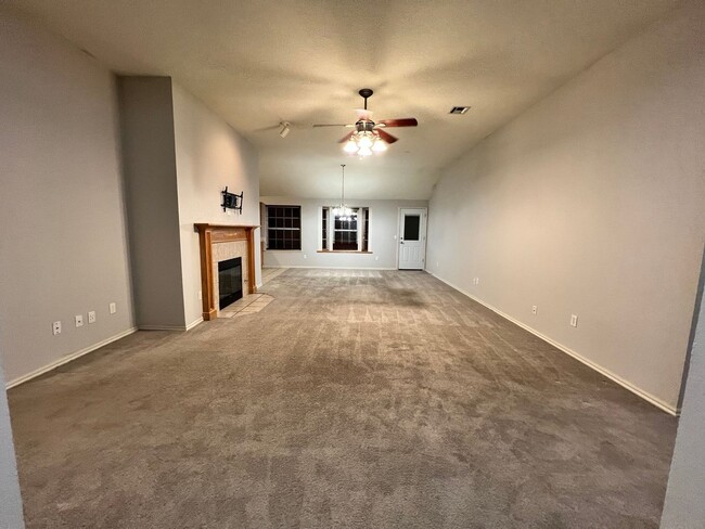 Building Photo - Norman Home for rent + 3 bedrooms