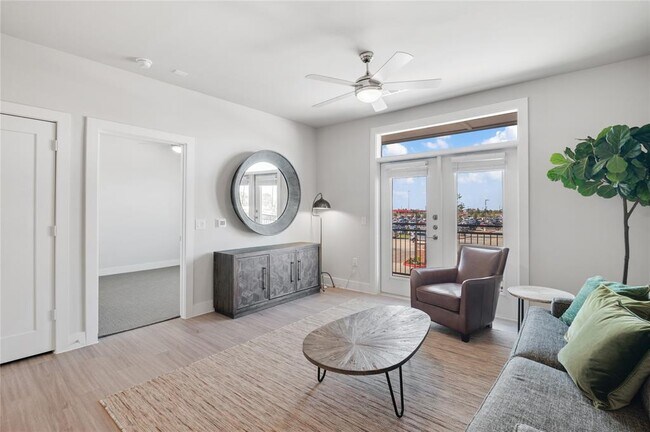 Foto del edificio - 250 N Vlg Dr