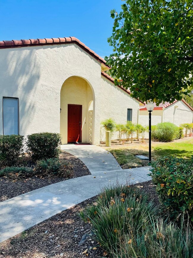 Building Photo - 5042 Glide Dr Building Photo - 5042 Glide Dr