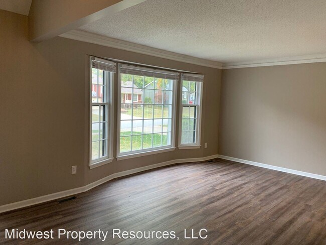 Foto del edificio - 4 br, 2.5 bath House - 525 SE Brentwood Dr.